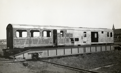 806032 Afbeelding van de in aanbouw zijnde bak van een mCD-rijtuig van een diesel-electrisch treinstel DE 3 (serie ...